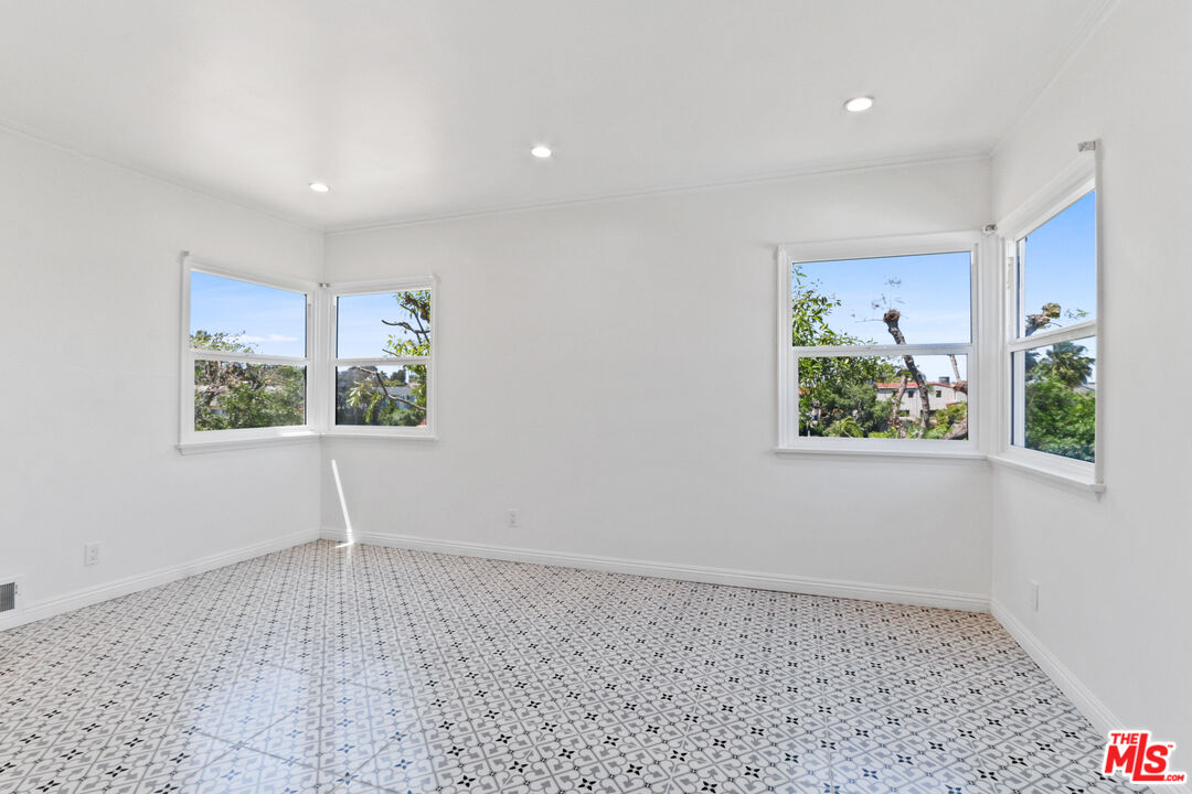 3851 Olympiad Drive View Park, CA 90043 - Photo 7 of 35 a view of an empty room and window