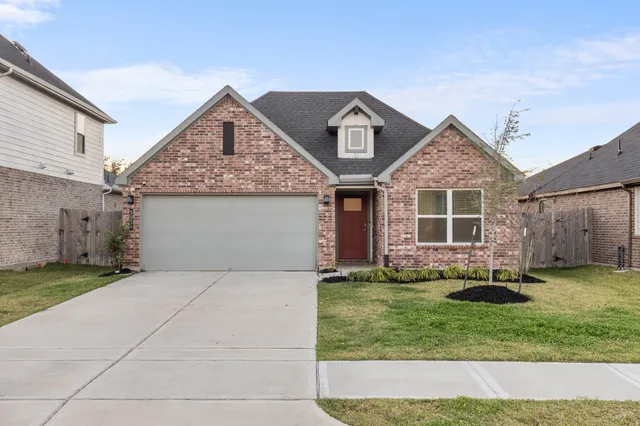 $2,600 | 5014 Pne Hvn Lane, Fresno, TX 77545
