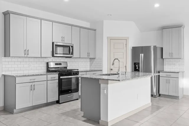 $2,400 | 5014 Pne Hvn Lane, Fresno, TX 77545