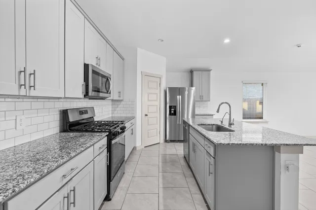 $2,400 | 5014 Pne Hvn Lane, Fresno, TX 77545