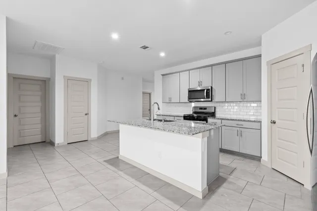 $2,400 | 5014 Pne Hvn Lane, Fresno, TX 77545