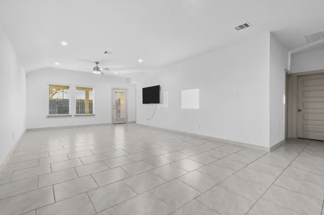 $2,400 | 5014 Pne Hvn Lane, Fresno, TX 77545