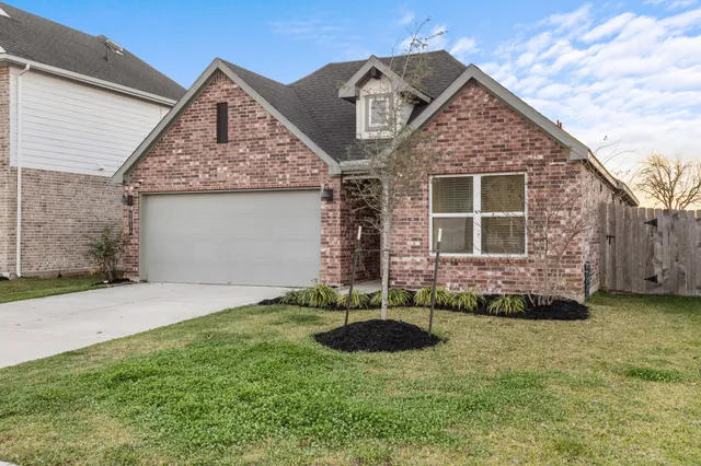 $2,400 | 5014 Pne Hvn Lane, Fresno, TX 77545