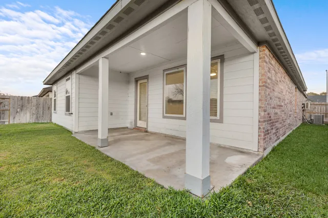 $2,400 | 5014 Pne Hvn Lane, Fresno, TX 77545