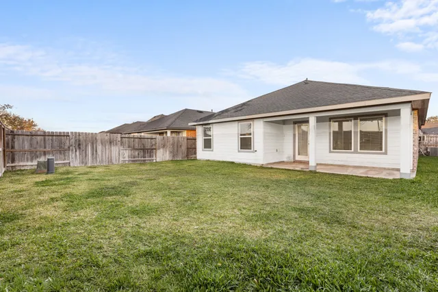 $2,400 | 5014 Pne Hvn Lane, Fresno, TX 77545