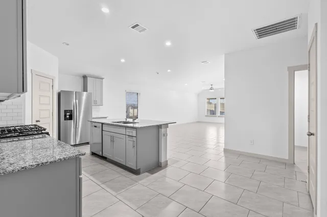 $2,400 | 5014 Pne Hvn Lane, Fresno, TX 77545