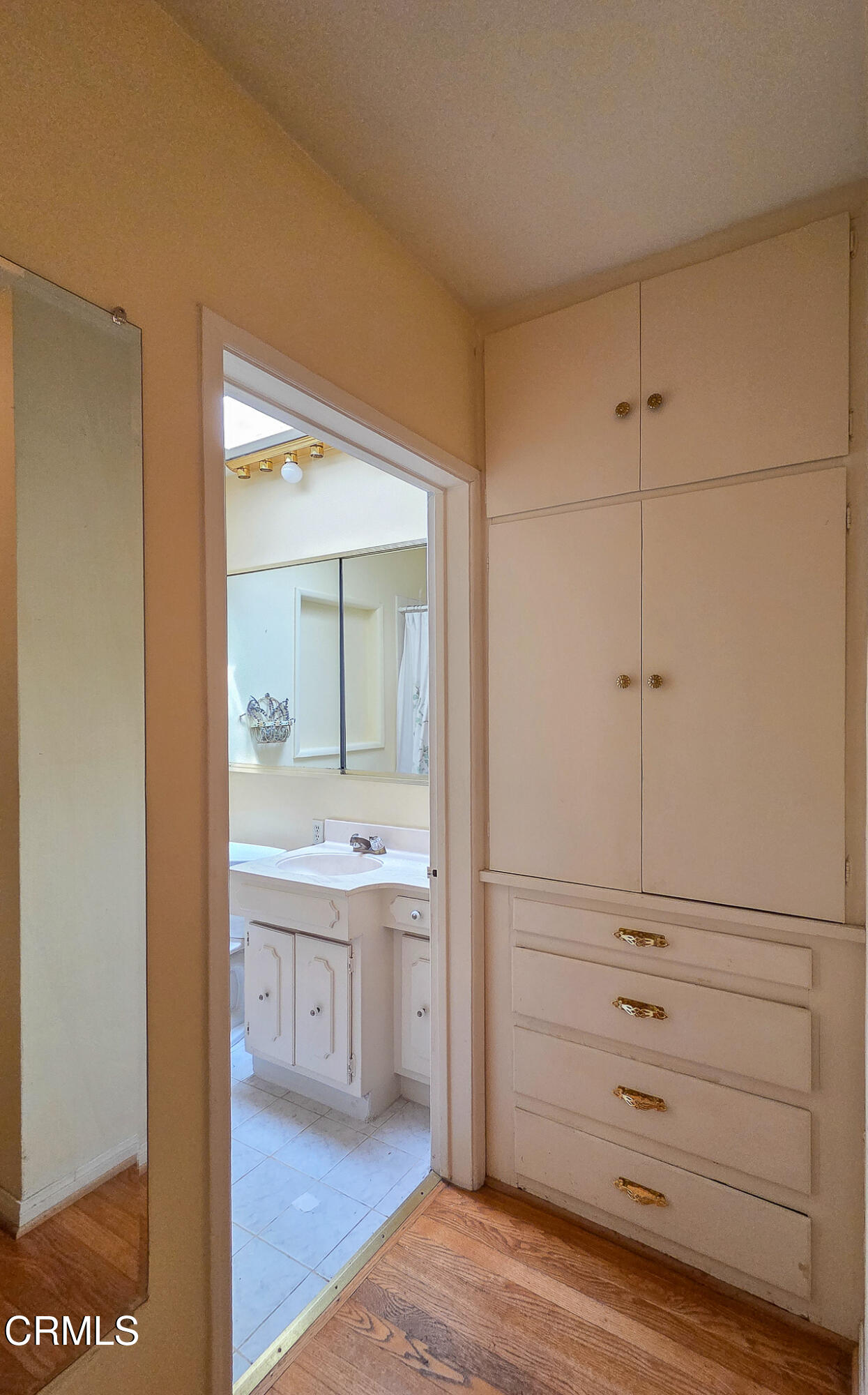 14135 Hatteras Street Sherman Oaks, CA 91401 - Photo 25 of 39 a view of a bathroom sink vanity and mirror