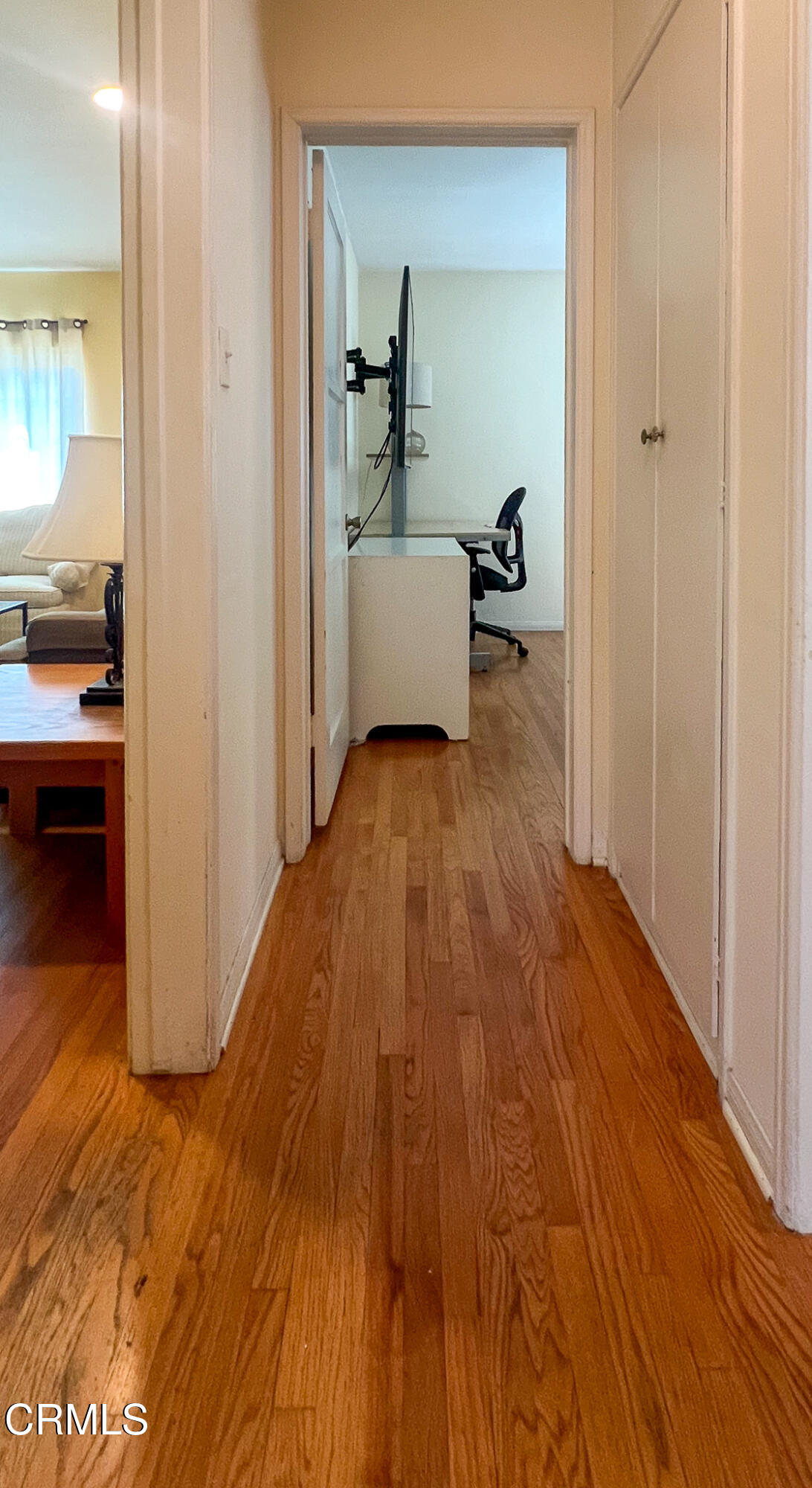 14135 Hatteras Street Sherman Oaks, CA 91401 - Photo 30 of 39 a view of living room