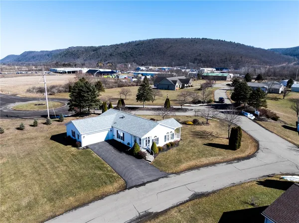 $179,500 | 6679 Daffodil Drive, Bath, NY 14810