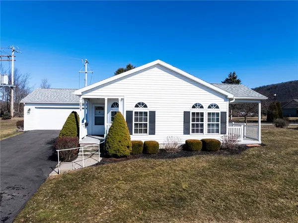 $179,500 | 6679 Daffodil Drive, Bath, NY 14810