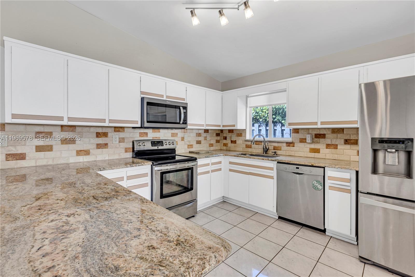 8531 Southwest 12th Street Miami, FL 33144 - Photo 12 of 34