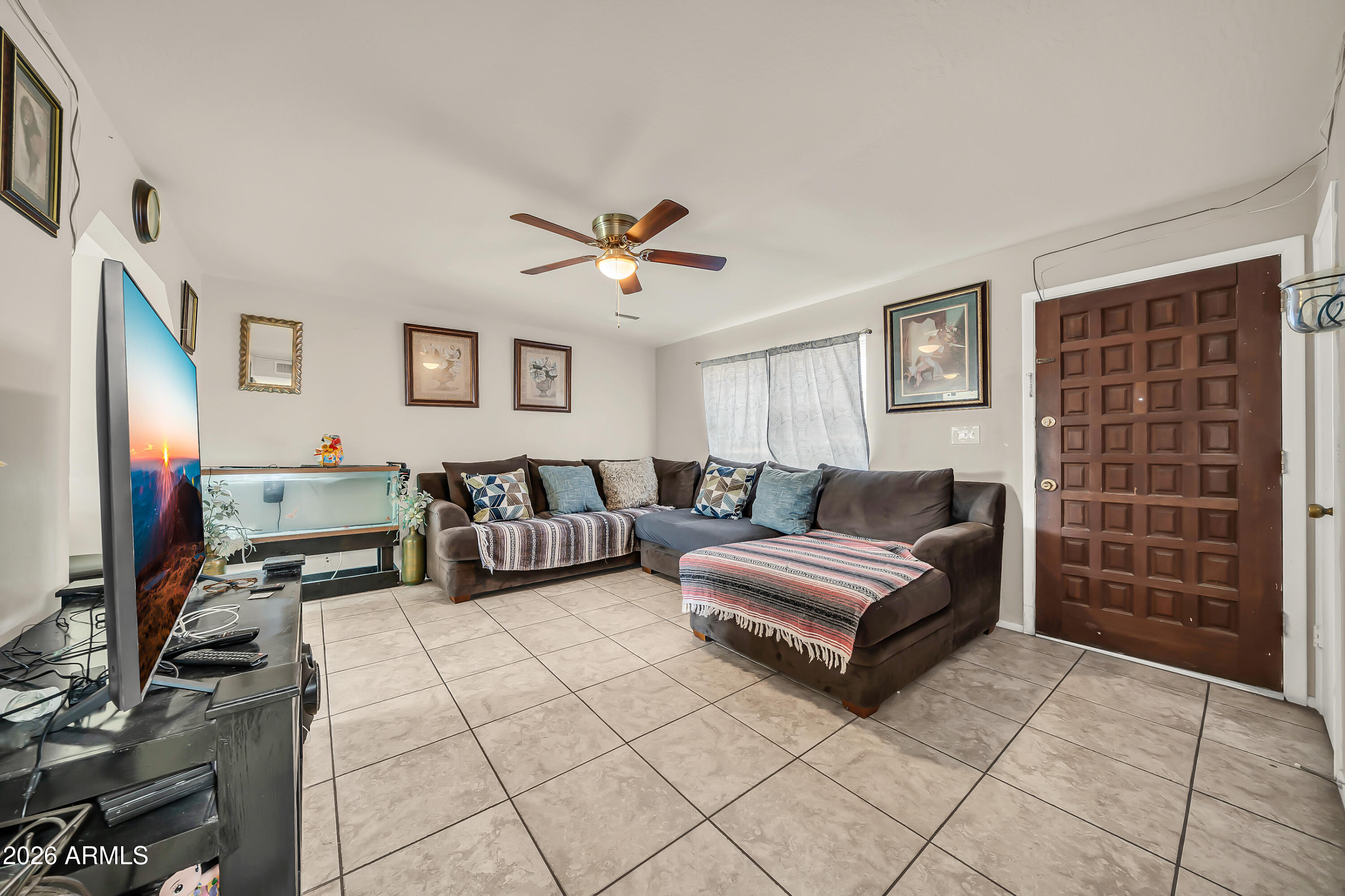 8933 West Roma Avenue Phoenix, AZ 85037 - Photo 5 of 23