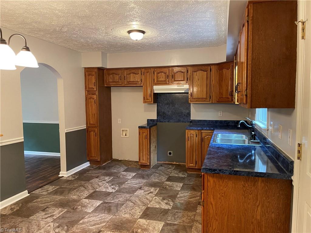 1667 Bryant Road Mount Airy, NC 27030 - Photo 4 of 22 Gallery Image 4