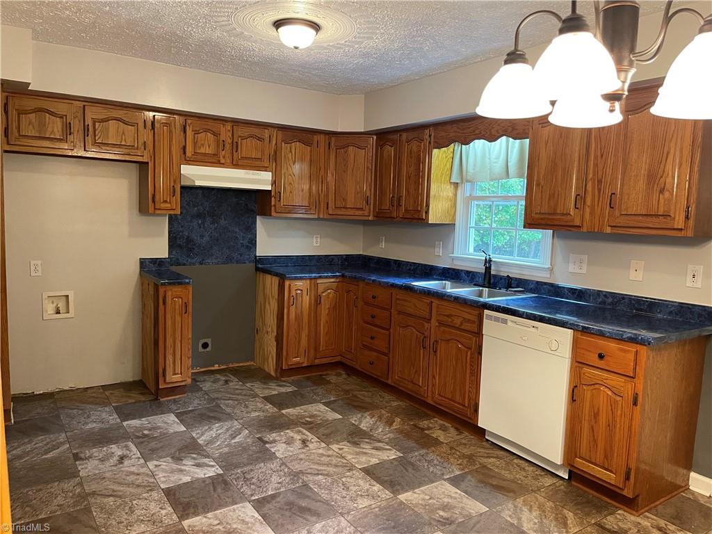 1667 Bryant Road Mount Airy, NC 27030 - Photo 6 of 22 Gallery Image 6
