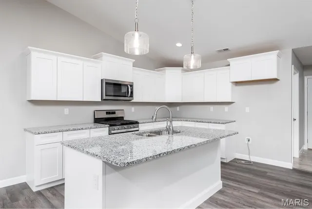 $373,000 | 15 Sonata Lane, Troy, IL 62294