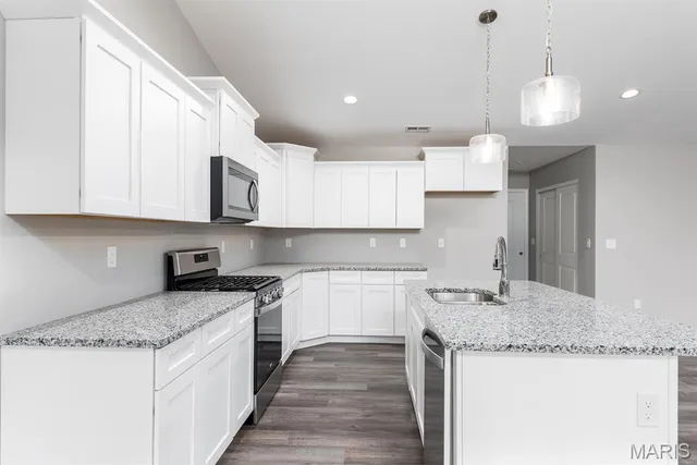 $373,000 | 15 Sonata Lane, Troy, IL 62294