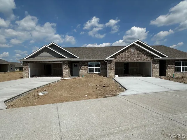 $373,000 | 15 Sonata Lane, Troy, IL 62294