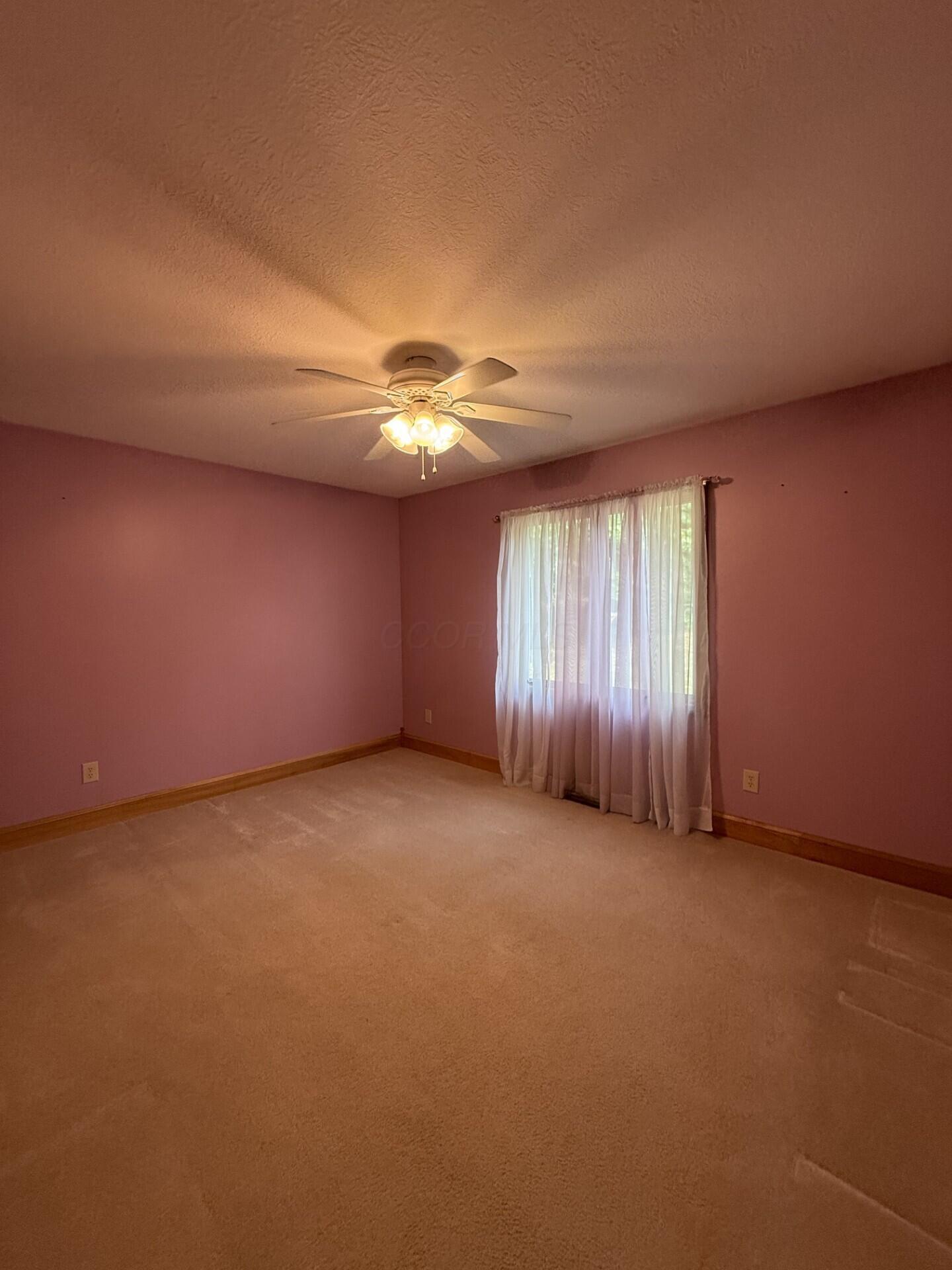 4760 Hopewell Church Road Southwest Lancaster, OH 43130 - Photo 22 of 39 One of the homes spacious bedrooms