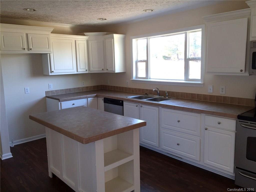1542 Sandy Hill Road York, SC 29745 - Photo 5 of 10 Gallery Image 5