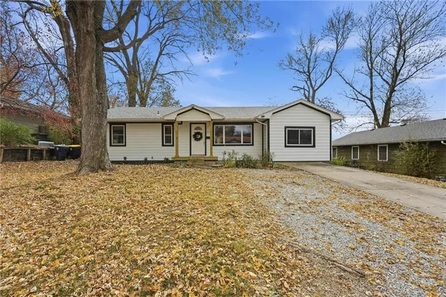 $215,000 | 4207 East 115th Street, Kansas City, MO 64137