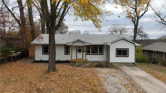 $215,000 | 4207 East 115th Street, Kansas City, MO 64137