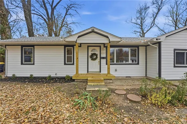 $215,000 | 4207 East 115th Street, Kansas City, MO 64137