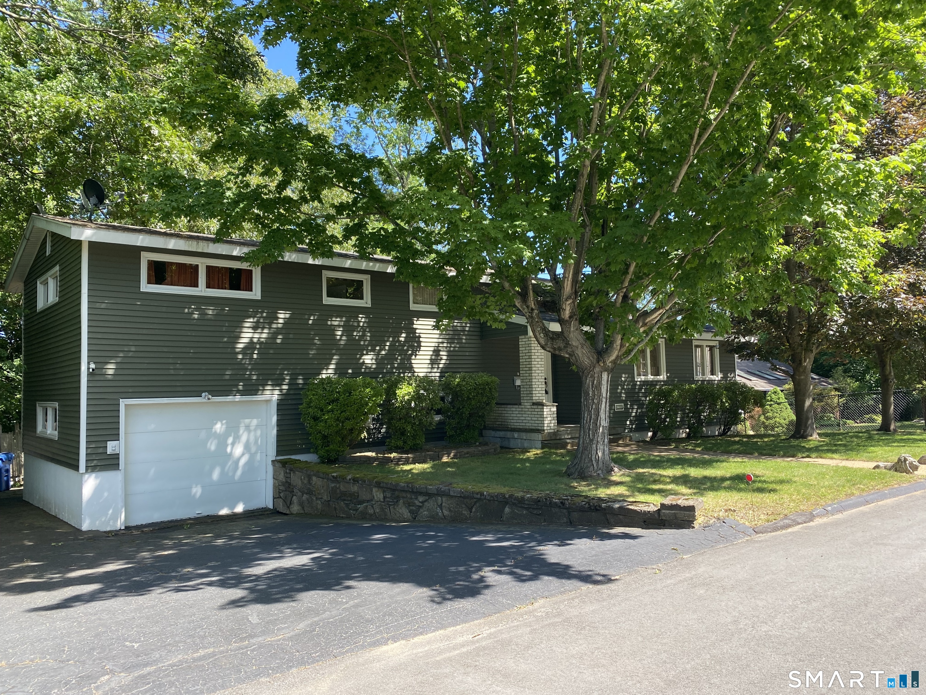 8 Commodore Street Norwich, CT 06360 - Photo 2 of 38