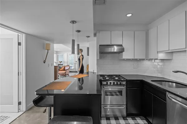 $895,000 | 43 Highland Avenue, Warwick, RI 02886