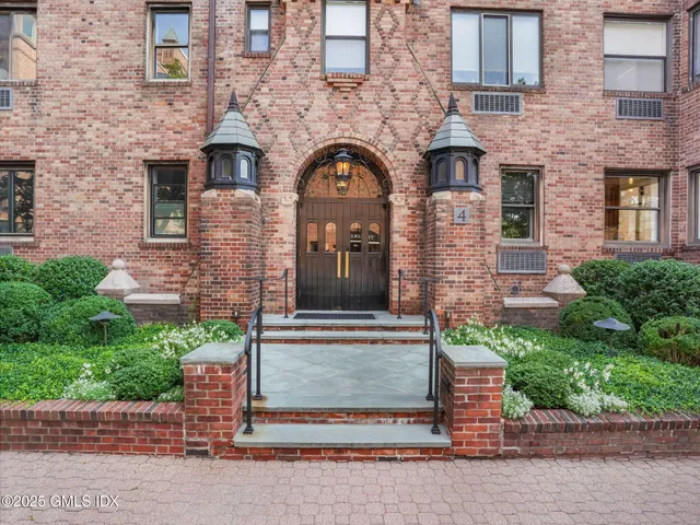 $540,000 | 4 Lafayette Court, Unit 1C, Greenwich, CT 06830