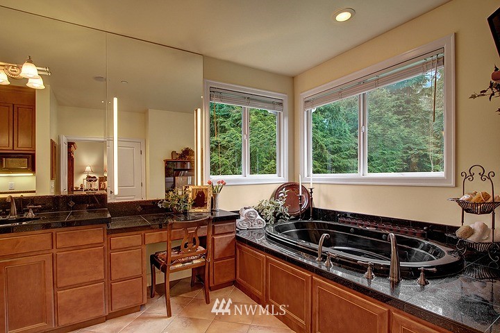 11505 Upper Preston Road Southeast Issaquah, WA 98027 - Photo 14 of 25 Gallery Image 14