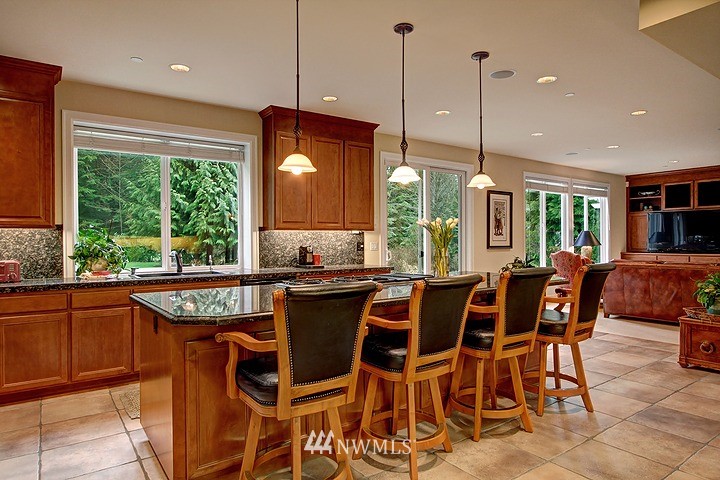 11505 Upper Preston Road Southeast Issaquah, WA 98027 - Photo 3 of 25 Gallery Image 3