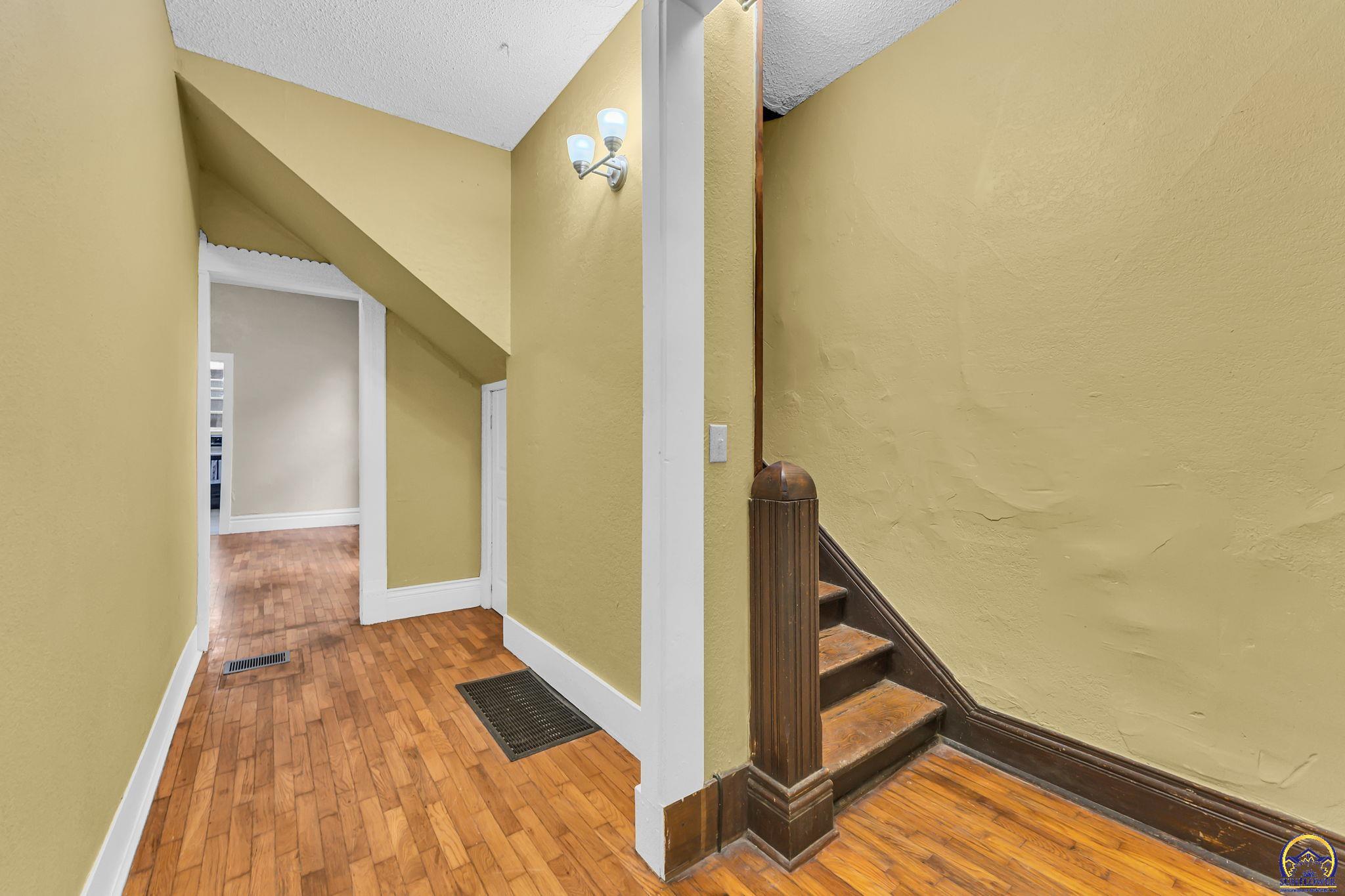 731 Southwest Lincoln Street Topeka, KS 66606 - Photo 3 of 28