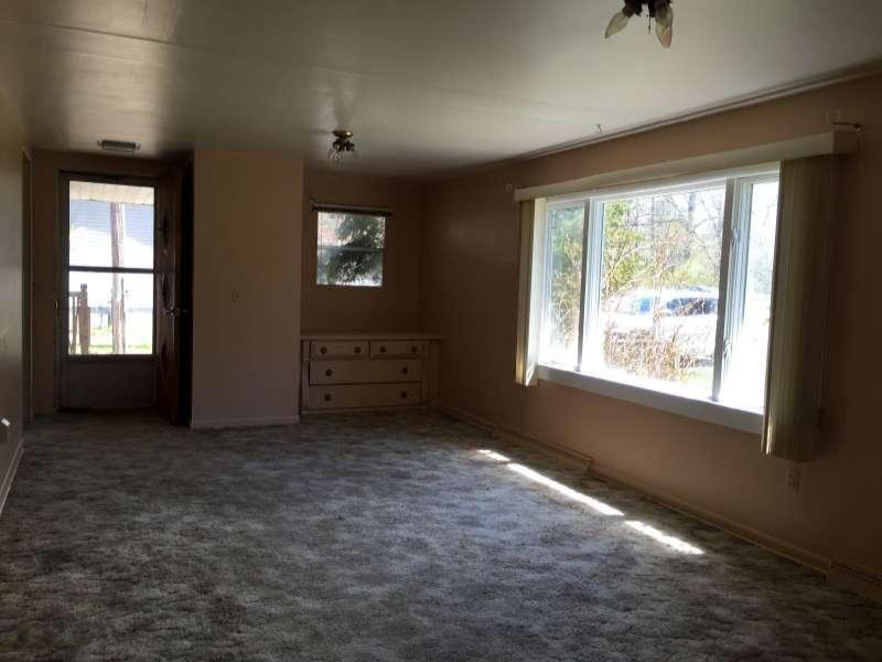 5738 West Johnson Road Ludington, MI 49431 - Photo 5 of 12 Living Room