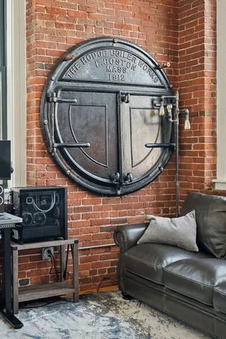 a view of entryway with washer and dryer