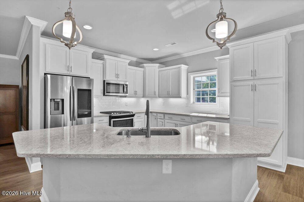 697 Jenoa Loop Castle Hayne, NC 28429 - Photo 9 of 54 Kitchen