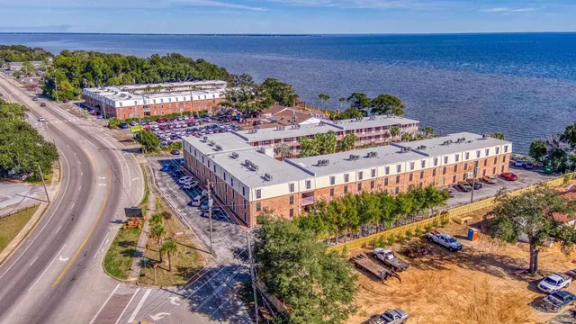 $149,900 | 600 Scenic Highway, Unit 202, Pensacola, FL 32503