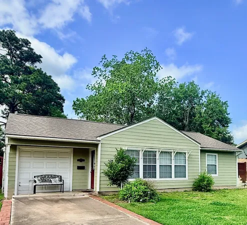 $185,000 | 1017 Miller Street, Angleton, TX 77515