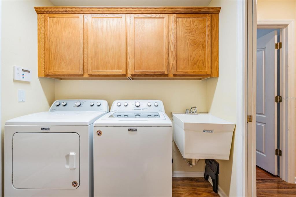 1042 Dustan Place Trinity, FL 34655 - Photo 20 of 48 a utility room with dryer and washer