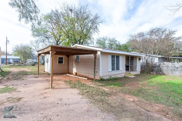 $2,000 | 818 Ballinger Street, Abilene, TX 79605