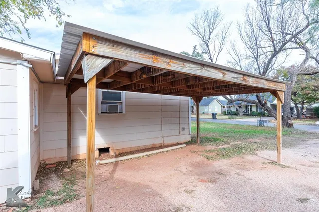 $2,000 | 818 Ballinger Street, Abilene, TX 79605