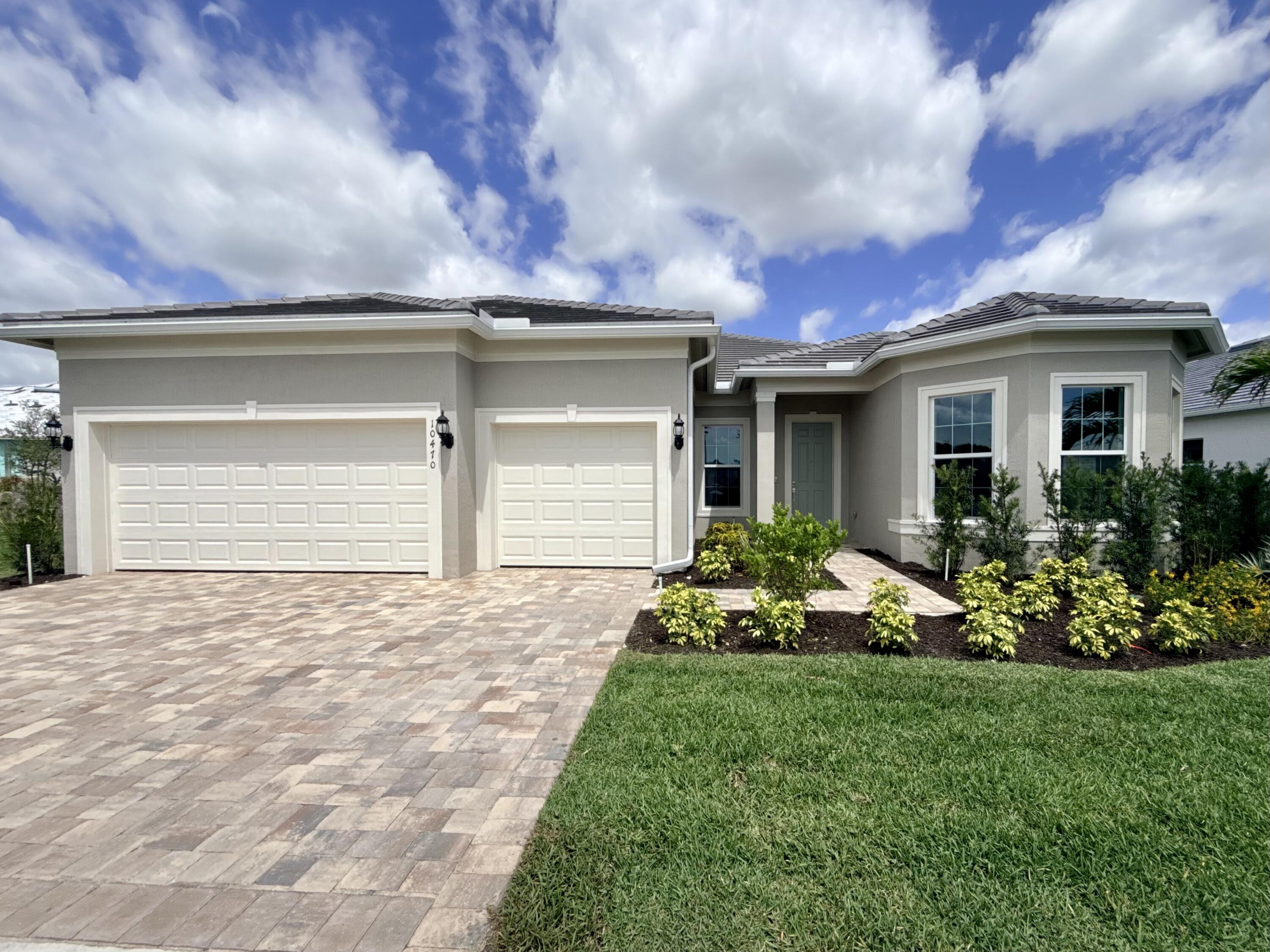 10470 Southwest Highpointe Drive, Unit 127 Stuart, FL 34997 - Photo 2 of 30 80236618592__855385D3-DF04-4D42-8D76-678