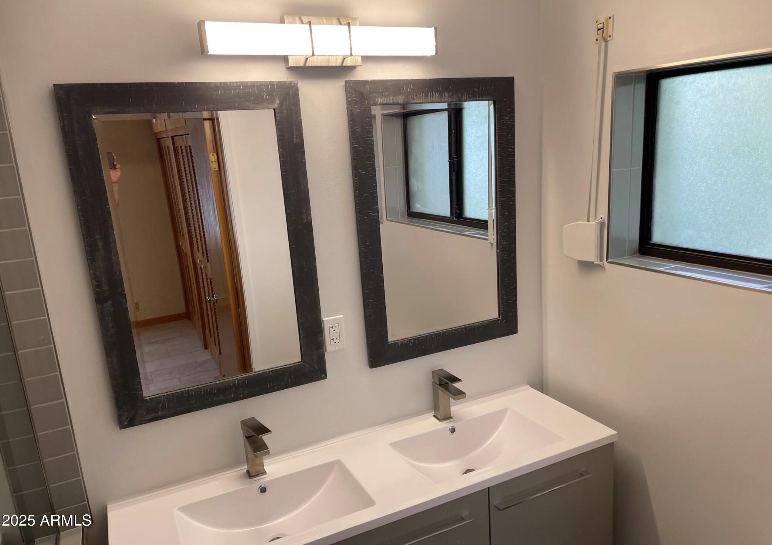 7529 North 8th Avenue Phoenix, AZ 85021 - Photo 14 of 25 Screenshot 2025-04-21 at 9.54.40 AM