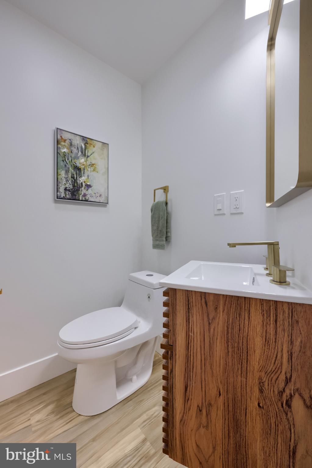 610 East Madison Street Lancaster, PA 17602 - Photo 16 of 68 a bathroom with a toilet a sink and mirror