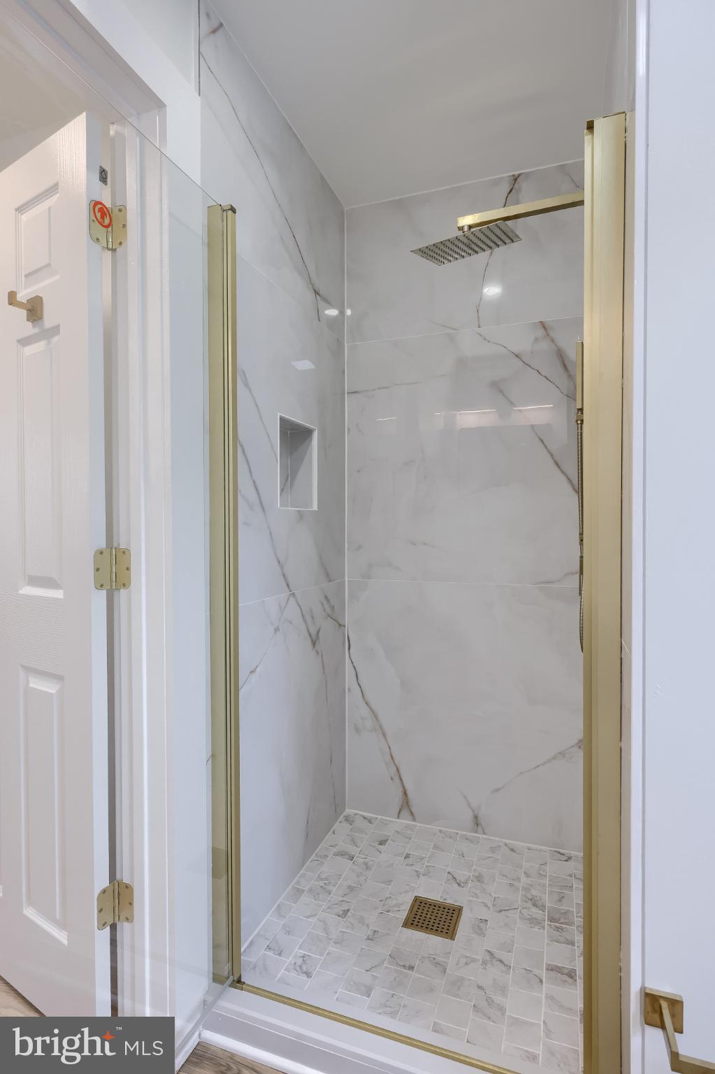 610 East Madison Street Lancaster, PA 17602 - Photo 24 of 68 a bathroom with a shower