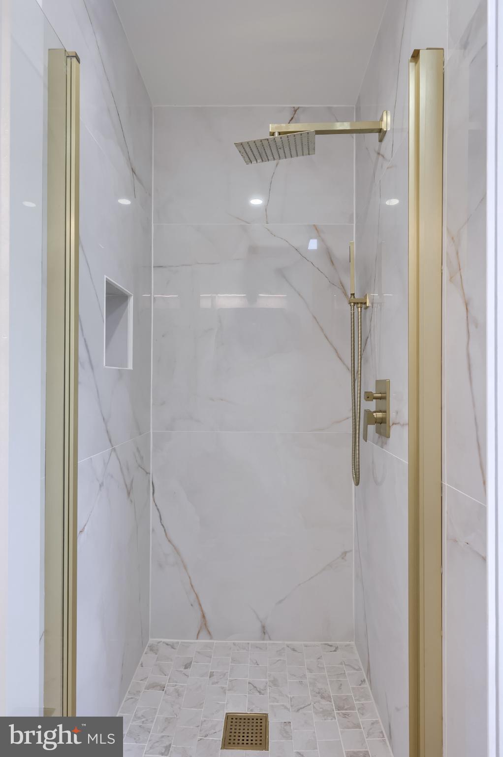 610 East Madison Street Lancaster, PA 17602 - Photo 25 of 68 a bathroom with a shower