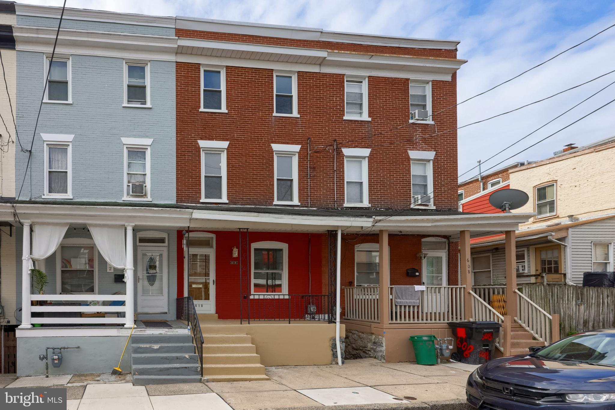 610 East Madison Street Lancaster, PA 17602 - Photo 38 of 68 a front view of a building and car parked