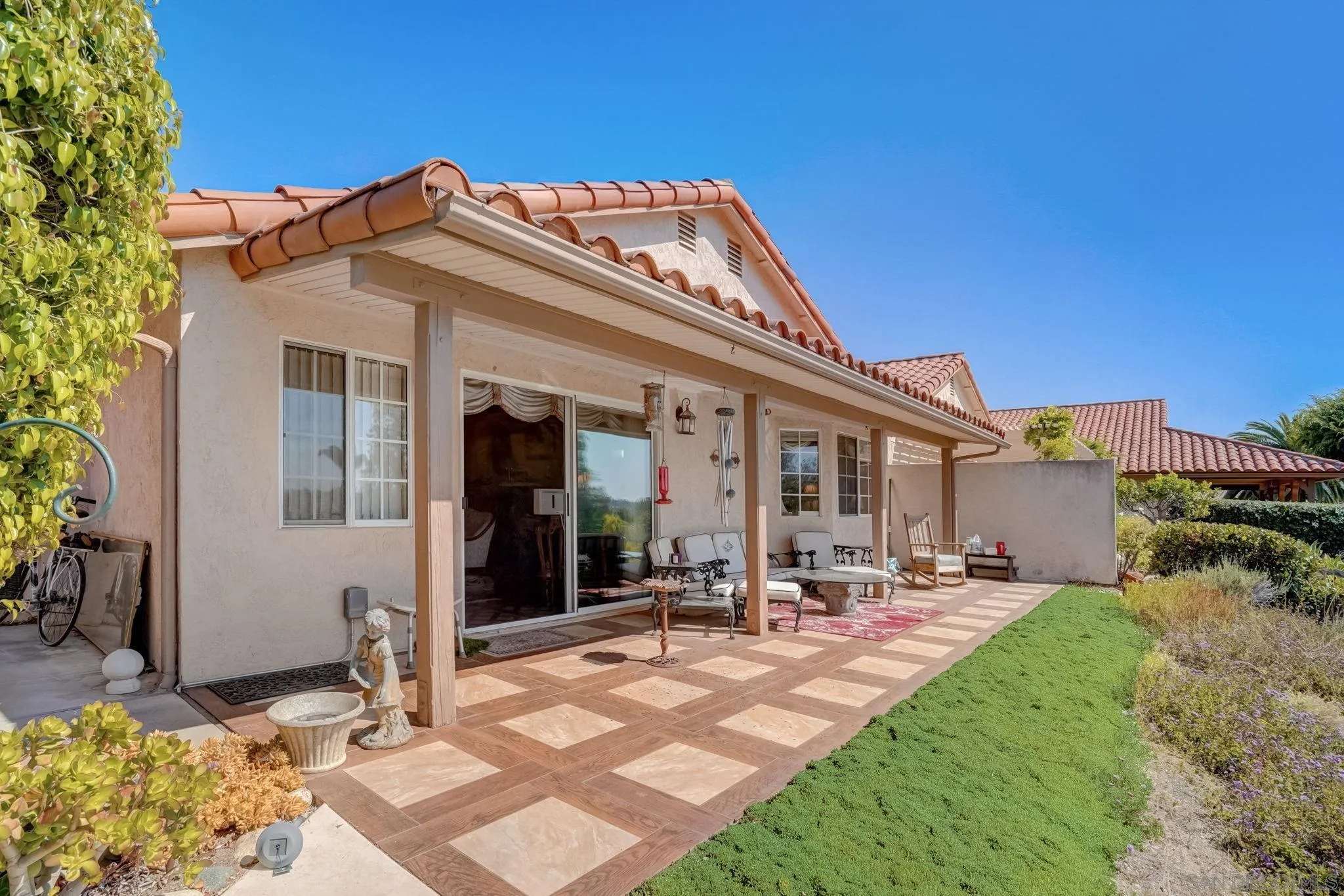969 Ridge Heights Drive Fallbrook, CA 92028 - Photo 28 of 32 a view of a building with a patio