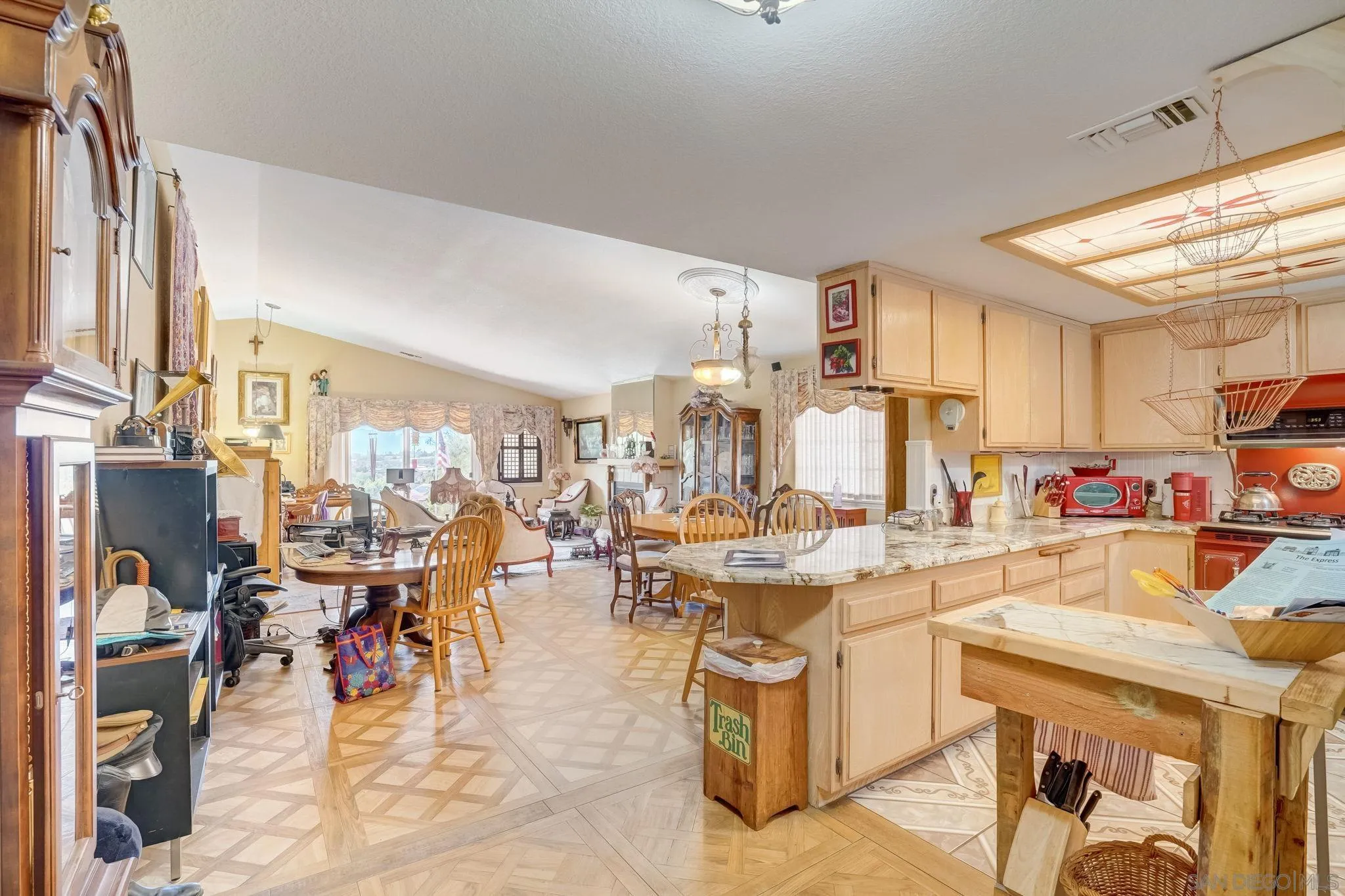969 Ridge Heights Drive Fallbrook, CA 92028 - Photo 5 of 32 a view of a living room and kitchen