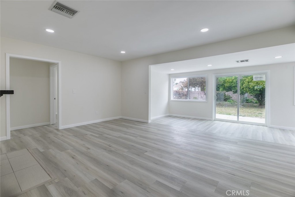 18919 Hart Street Reseda, CA 91335 - Photo 4 of 23