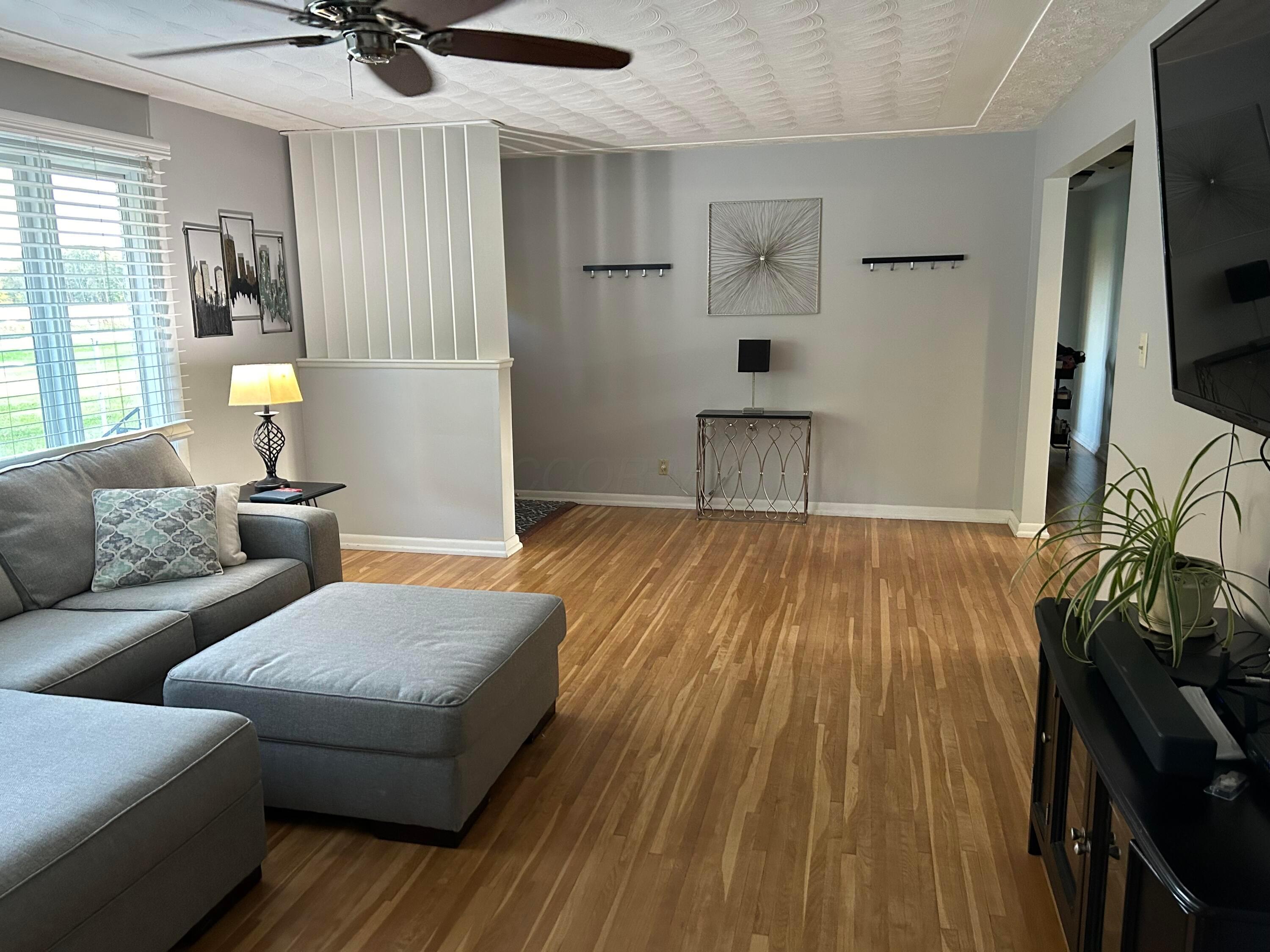 312 South Home Road Mansfield, OH 44906 - Photo 11 of 33 11 Living Room 2
